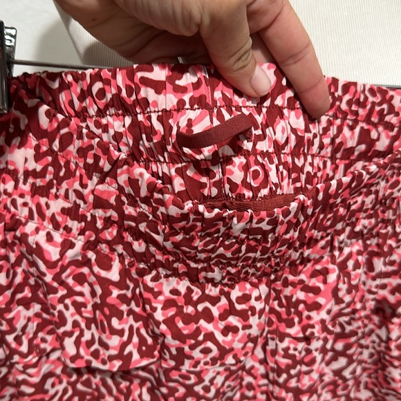 Athleta Mesh Racer Run High Rise 3” Shorts size XL - Picture 6 of 8